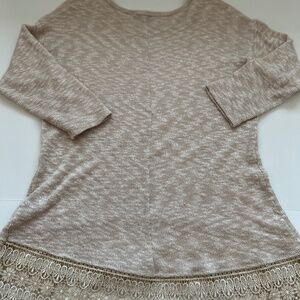 ABSOLUTELY FAMOUS WHEAT COLOR W/ LACE TRIM  SOFT SZ M
